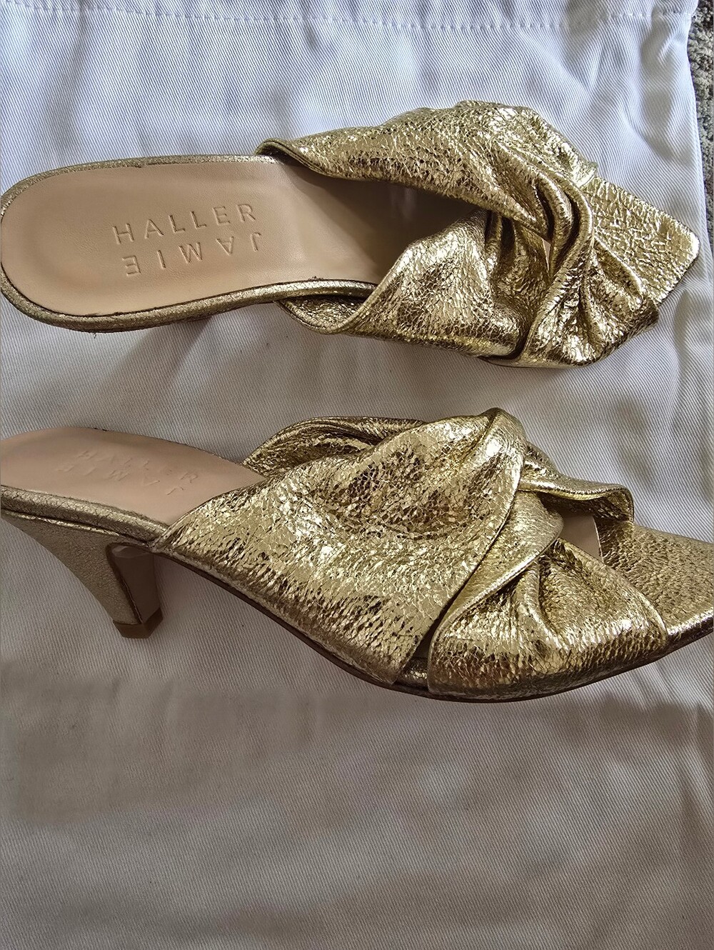 Jamie Haller The Knot Heel In Gold - Picture 3 of 7